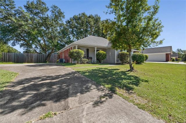 1770 Woodland Hills W Drive, Semmes, AL 36575