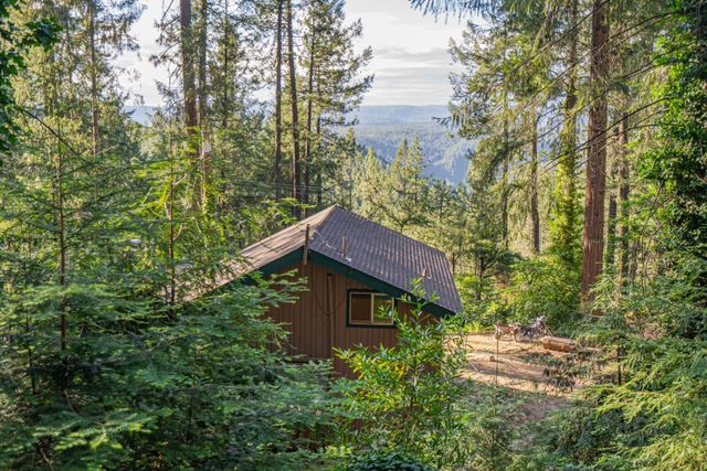 28020 Manzanita Trl, Colfax, CA 95713