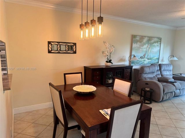 5121 W Oakland Park Boulevard 204, Lauderdale Lakes, FL 33313