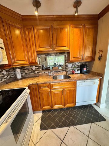 5121 W Oakland Park Boulevard 204, Lauderdale Lakes, FL 33313