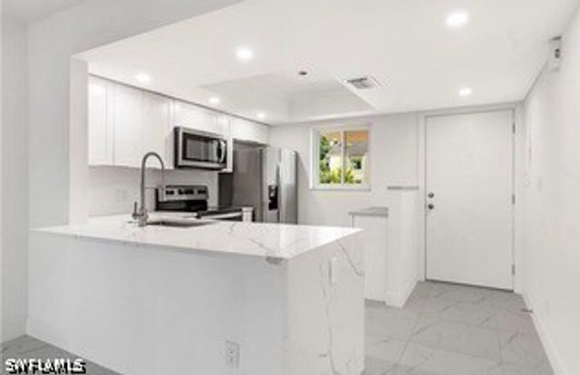 1018 Manatee RD E107, Naples, FL 34114