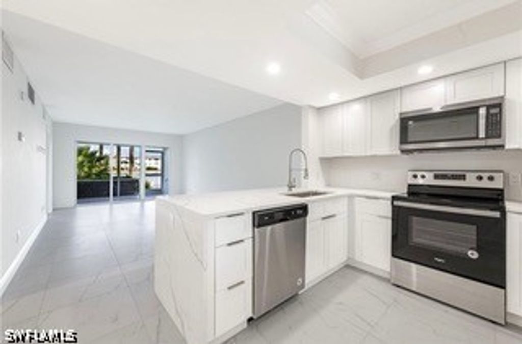 1018 Manatee RD E107, Naples, FL 34114
