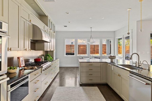 1810 W 29TH ST, Austin, TX 78703