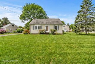16 Naves Road, Hampton, NH 03842