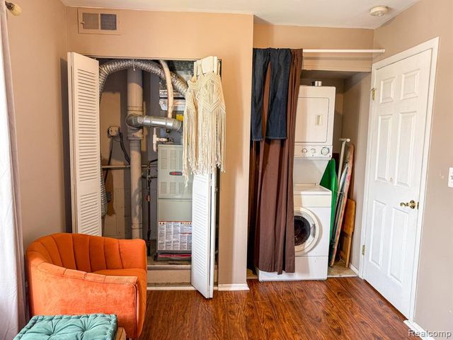 10077 Allen Pointe Drive, Allen Park, MI 48101
