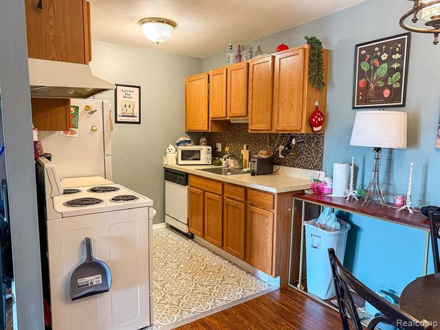 10077 Allen Pointe Drive, Allen Park, MI 48101