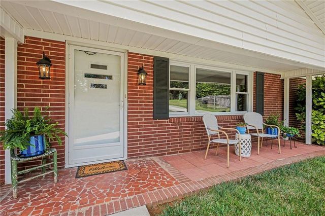 4380 Wesmar Drive, Pfafftown, NC 27040