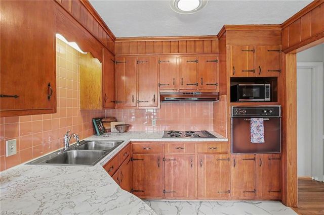 4380 Wesmar Drive, Pfafftown, NC 27040