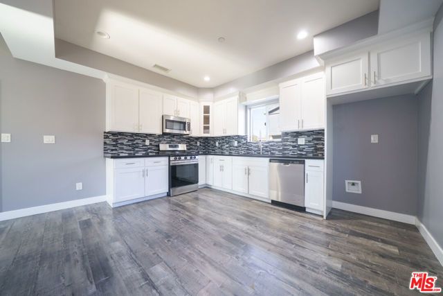 629 W 83rd Street, Los Angeles, CA 90044