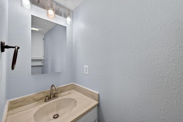 1400 Pennington Avenue, Edmond, OK 73012