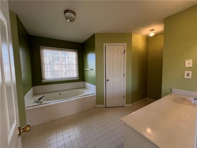 1079 Sunny Field Lane, Lawrenceville, GA 30043