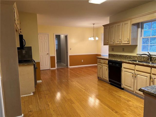 1079 Sunny Field Lane, Lawrenceville, GA 30043