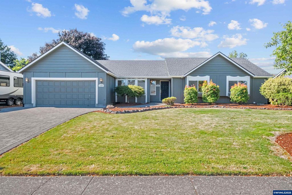 1009 SE Academy St, Dallas, OR 97338