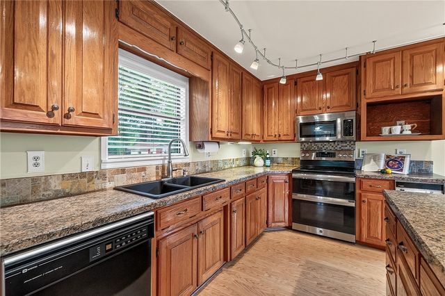 156 N Maple, Cave Springs, AR 72718