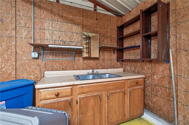 156 N Maple, Cave Springs, AR 72718