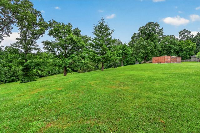 156 N Maple, Cave Springs, AR 72718
