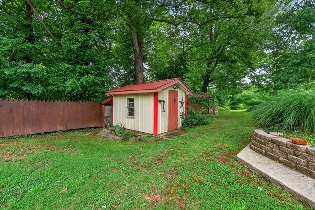 156 N Maple, Cave Springs, AR 72718