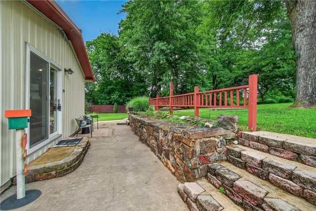 156 N Maple, Cave Springs, AR 72718