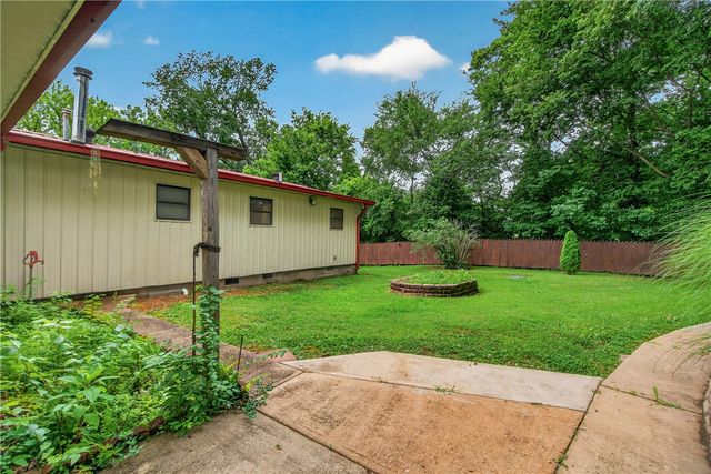 156 N Maple, Cave Springs, AR 72718