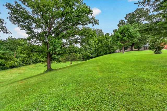 156 N Maple, Cave Springs, AR 72718