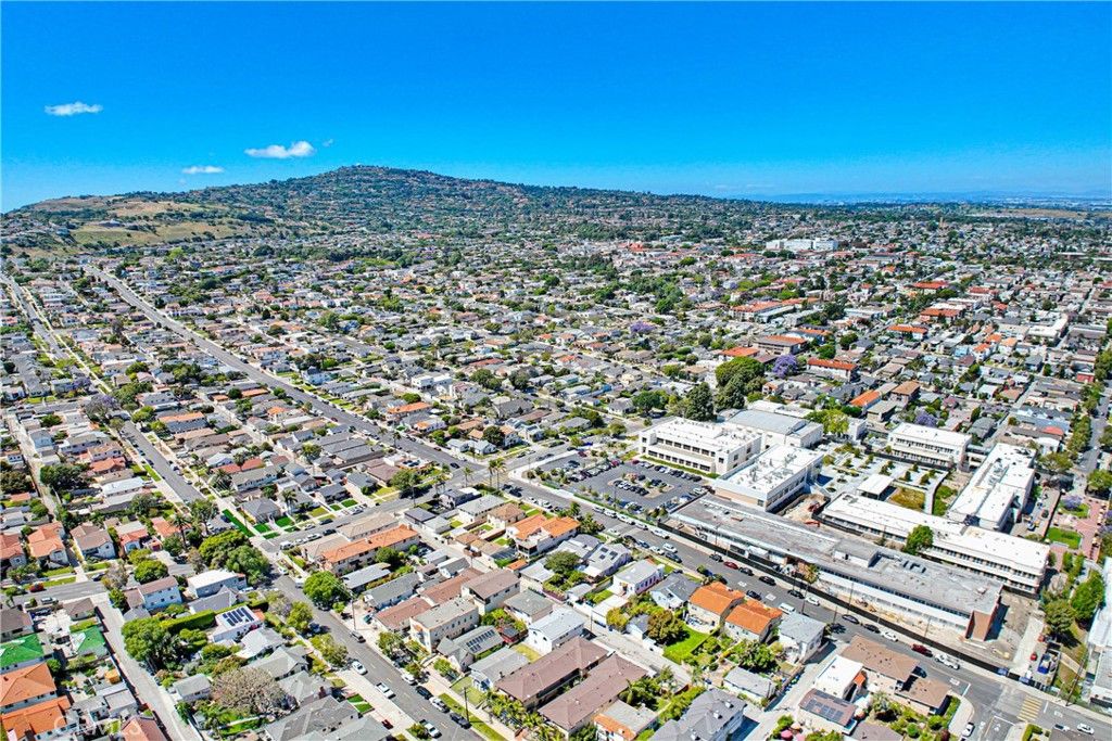 Image 23 of property listing at 1055 W 17th, San Pedro, CA 90731