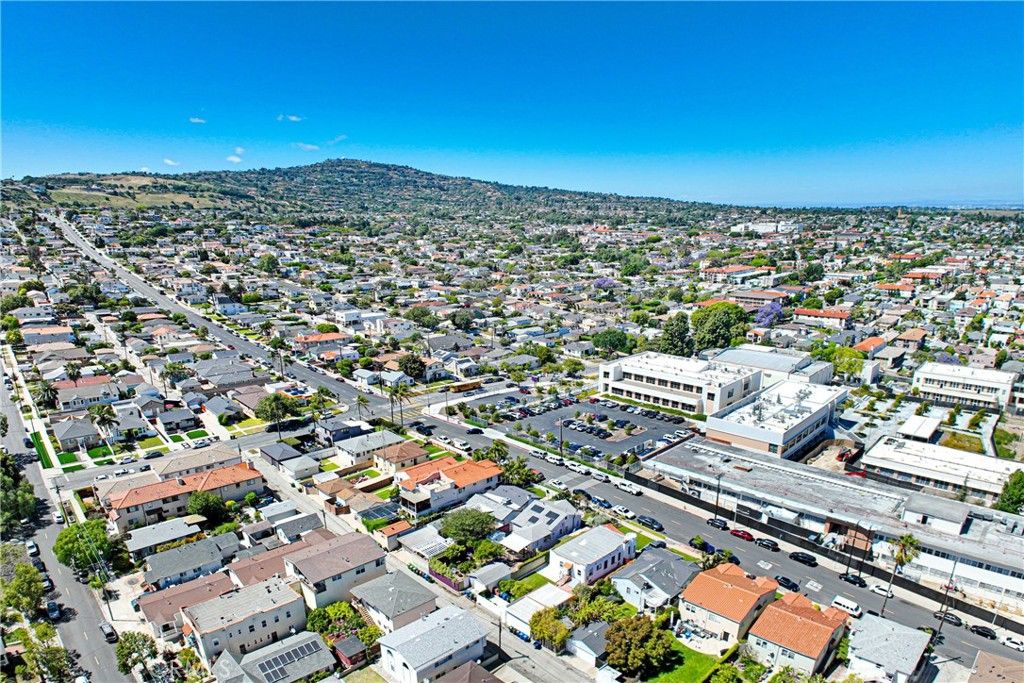 Image 29 of property listing at 1055 W 17th, San Pedro, CA 90731