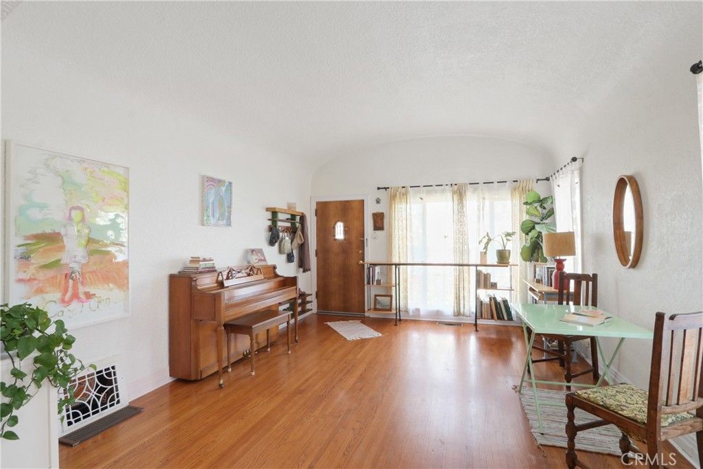 Image 6 of property listing at 1055 W 17th, San Pedro, CA 90731