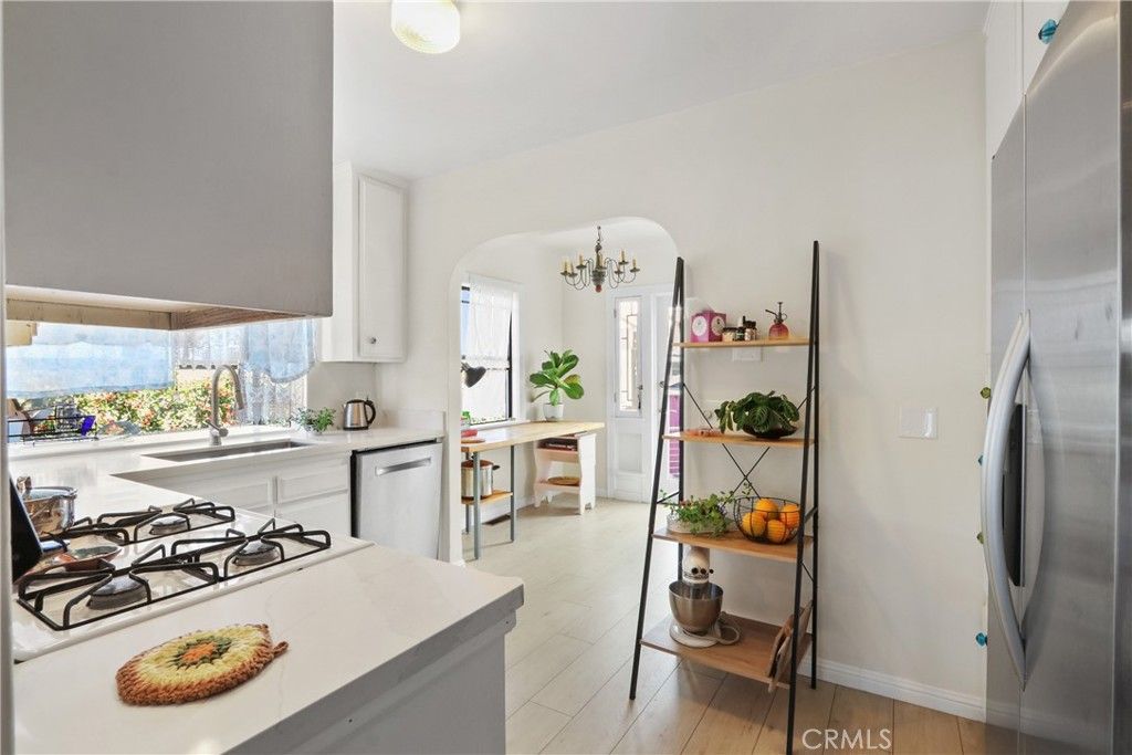 Image 8 of property listing at 1055 W 17th, San Pedro, CA 90731