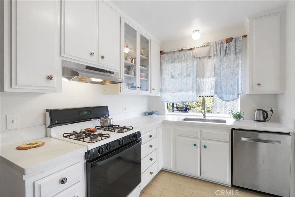 Image 9 of property listing at 1055 W 17th, San Pedro, CA 90731