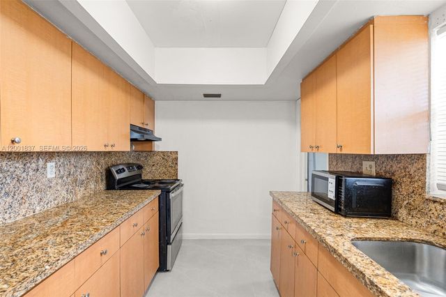 7491 Hope St, Hollywood, FL 33024