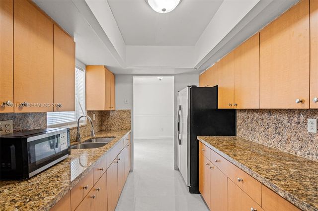 7491 Hope St, Hollywood, FL 33024