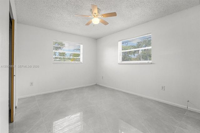 7491 Hope St, Hollywood, FL 33024