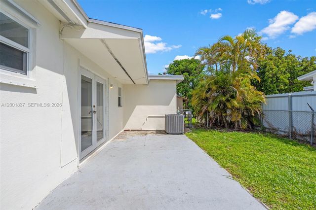 7491 Hope St, Hollywood, FL 33024