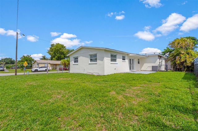 7491 Hope St, Hollywood, FL 33024