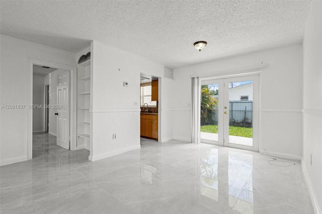 7491 Hope St, Hollywood, FL 33024