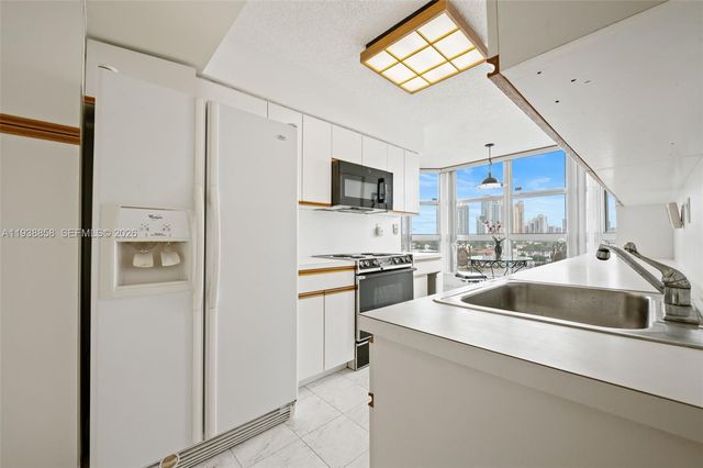 19195 NE 36th Court 710, Aventura, FL 33180