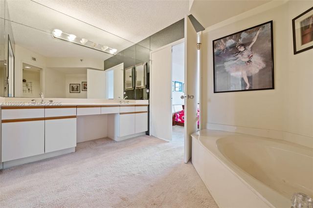 19195 NE 36th Court 710, Aventura, FL 33180