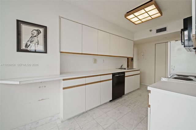19195 NE 36th Court 710, Aventura, FL 33180