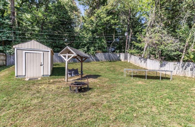 6124 Ashbrooke Road, Evansville, IN 47710