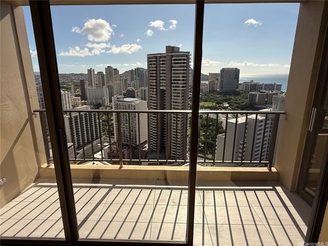 411 Hobron Lane 3605, Honolulu, HI 96815