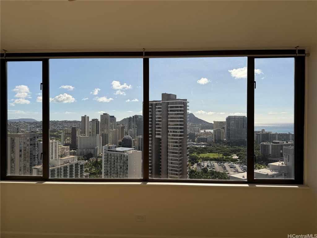411 Hobron Lane 3605, Honolulu, HI 96815