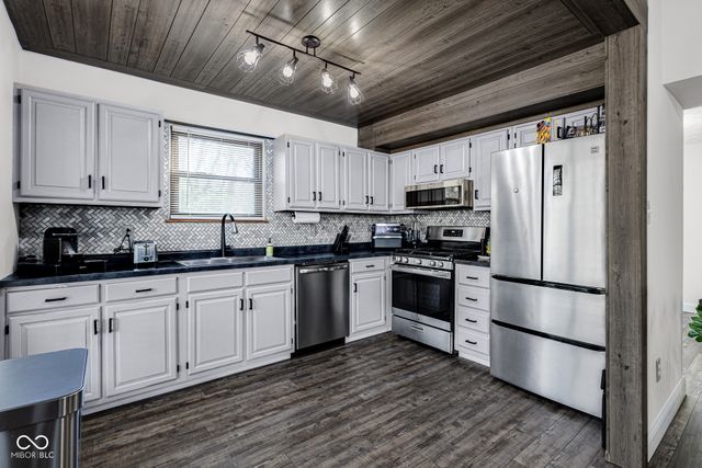 8001 Valley Farms Lane, Indianapolis, IN 46214
