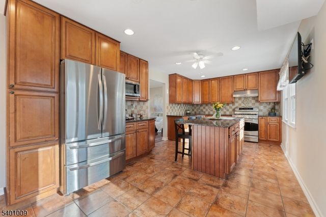 619 Van Liew Ct, Hillsborough Twp., NJ 08844