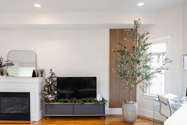 663 E 7th 3, Boston, MA 02127