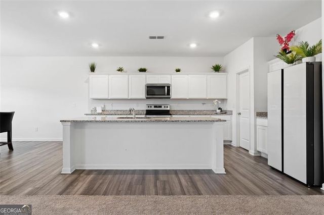 706 BENTWATER Way, Hoschton, GA 30548