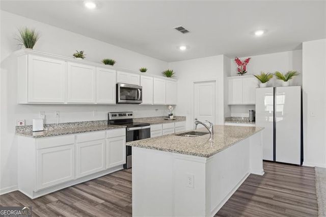 706 BENTWATER Way, Hoschton, GA 30548