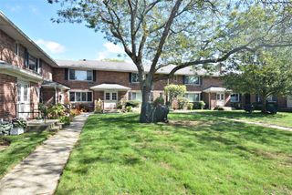 72 Edmunton Drive B-7, North Babylon, NY 11703