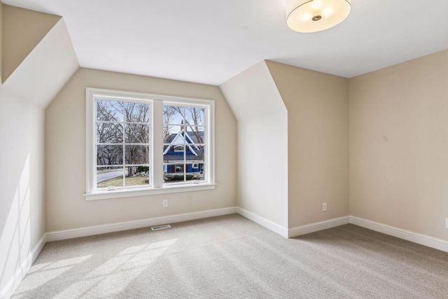 5224 Oaklawn Avenue, Edina, MN 55424