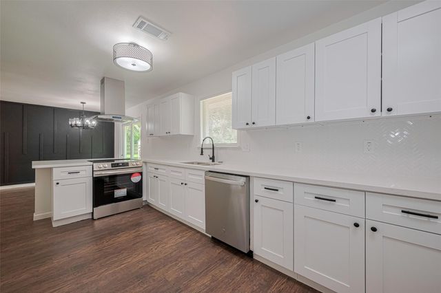 2112 Walnut Lane, Pasadena, TX 77502