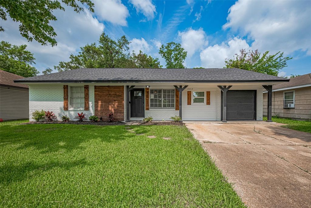 2112 Walnut Lane, Pasadena, TX 77502